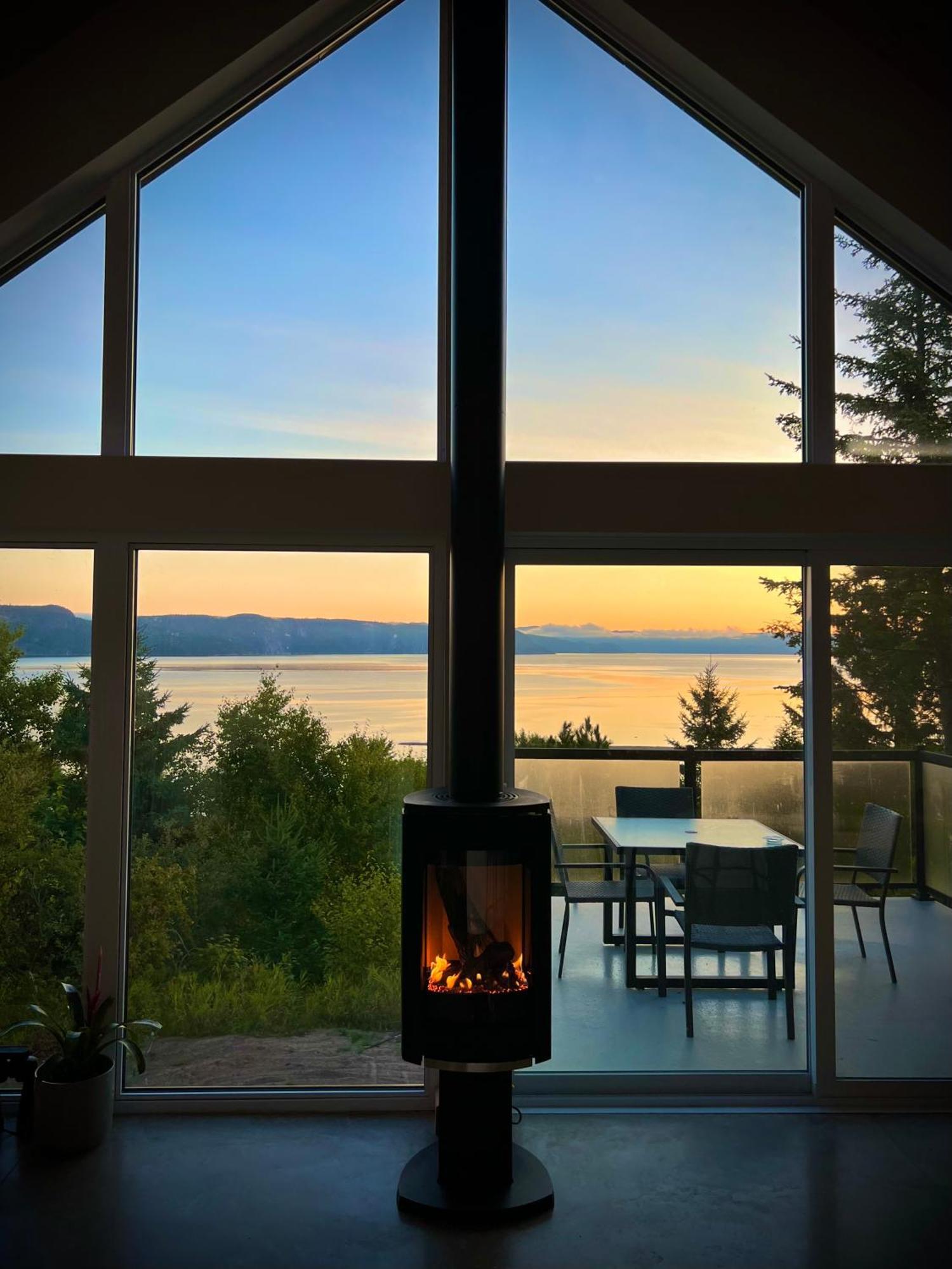 Magical Loft : Breathtaking View & Cozy Fireplace Chicoutimi エクステリア 写真